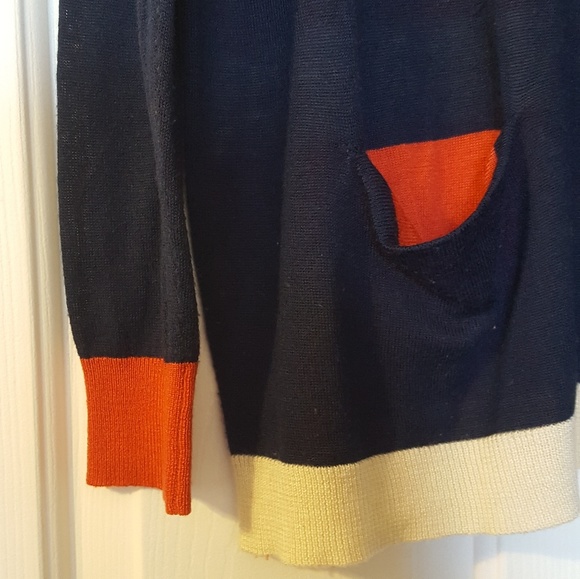 ☆2/$25☆ Sweatshirt - Picture 2 of 4